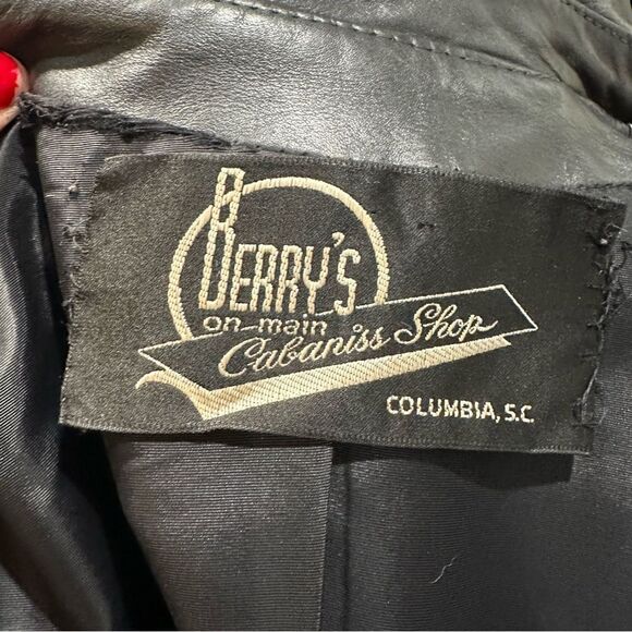 Berry’s on Main Columbia SC Boutique Vintage Leather Trench Coat - Picture 14 of 14